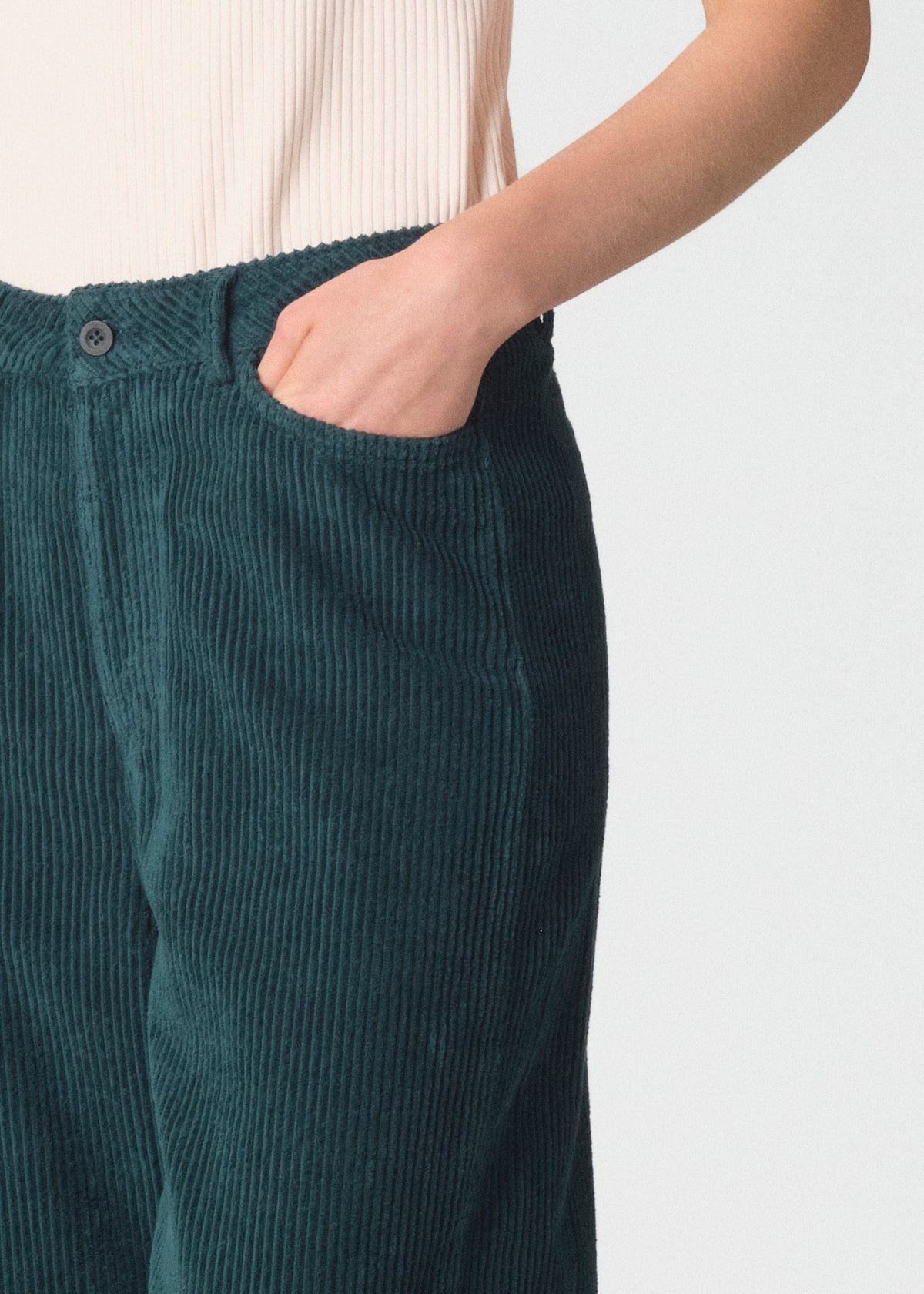 Klitmøller Collective ApS Gwen jumbo corduroy pants GOTS Pants Moss Green