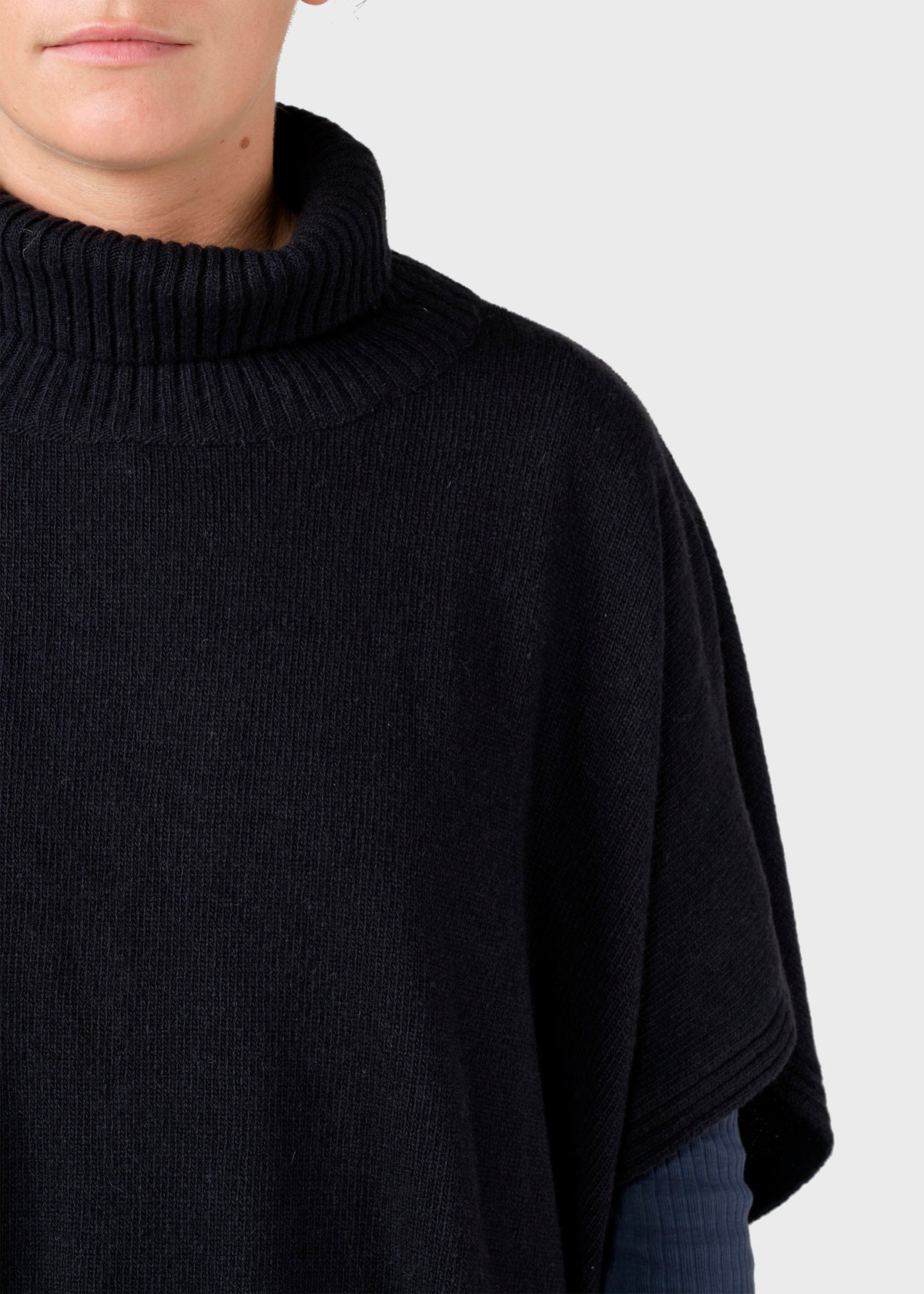 Klitmøller Collective ApS Alba knit poncho Knitted sweaters Black