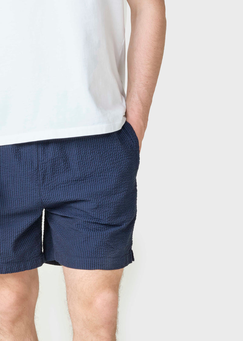 Klitmøller Collective ApS Bertram seersucker shorts Walkshorts White/navy/ocean overdye