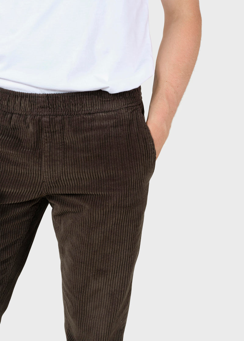 Klitmøller Collective ApS Elliot jumbo corduroy chino Pants Olive