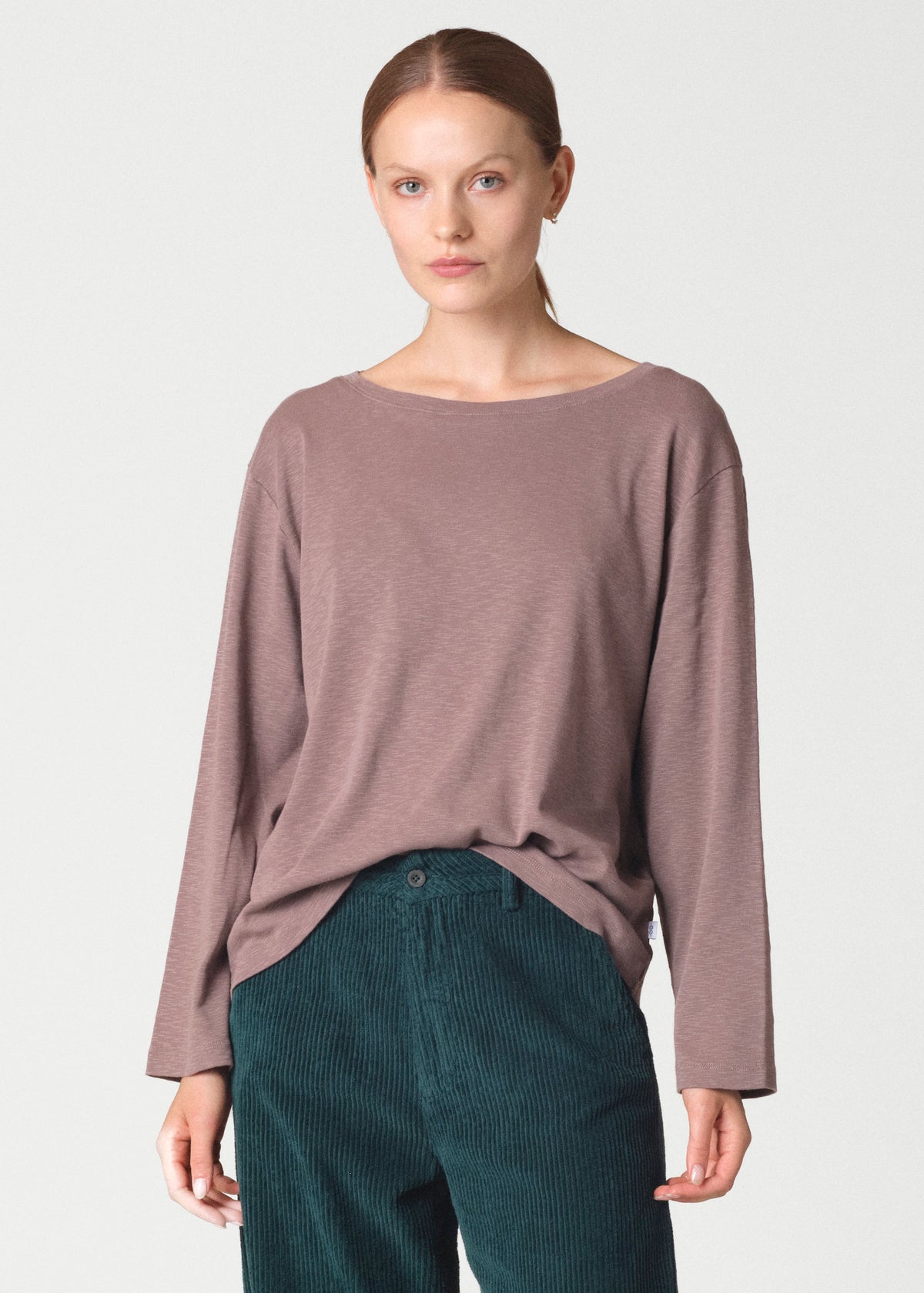 Klitmøller Collective ApS Mila wide neck L/S tee OCS T-Shirts Taupe